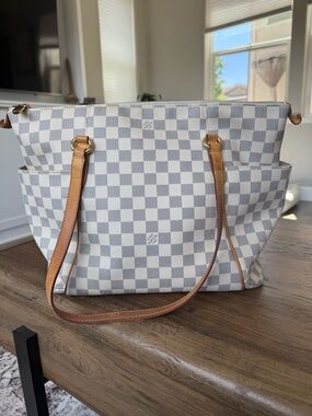Authentic, Louis Vuitton Totally MM in Damier Azur